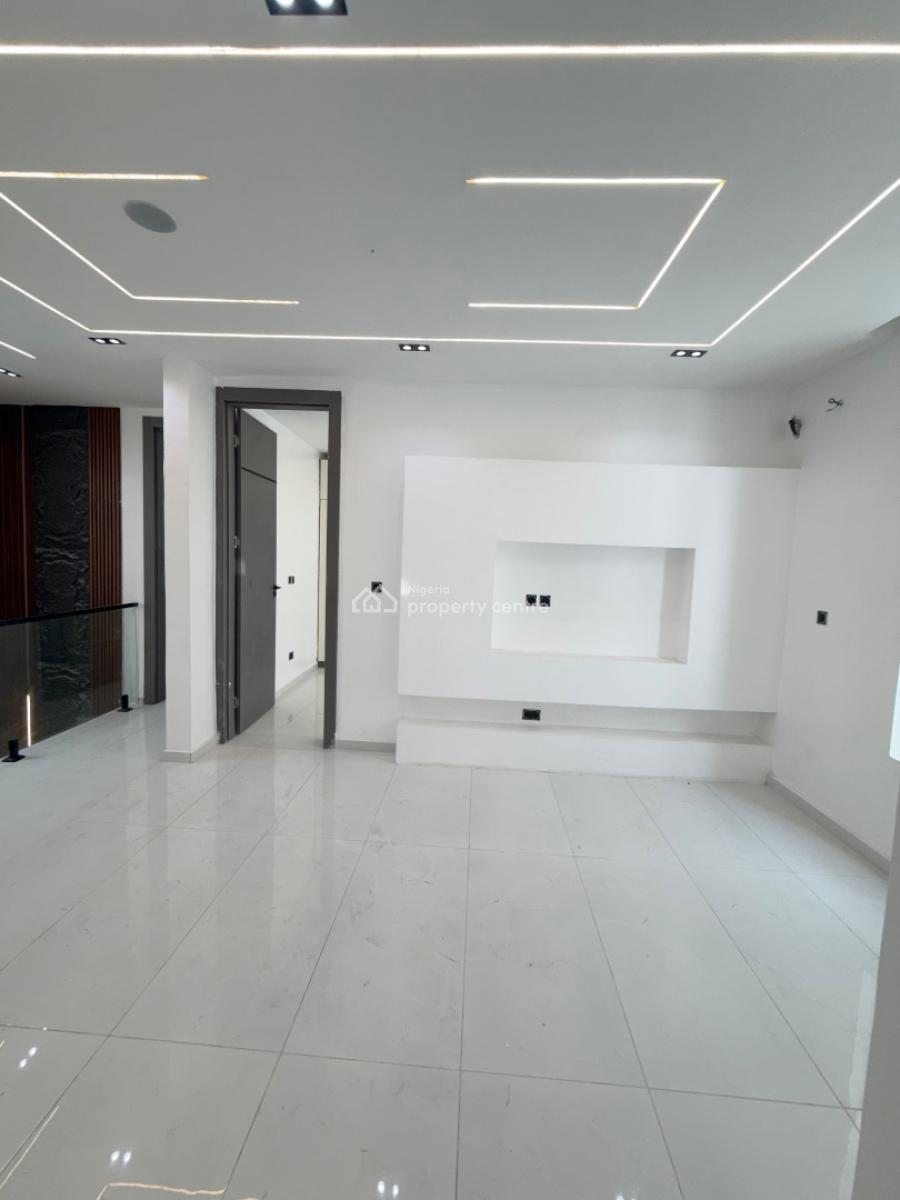 5bedroom Detached House in Chevron Lekki, Chevron Drive Lekki, Lekki, Lagos, Detached Duplex for Sale
