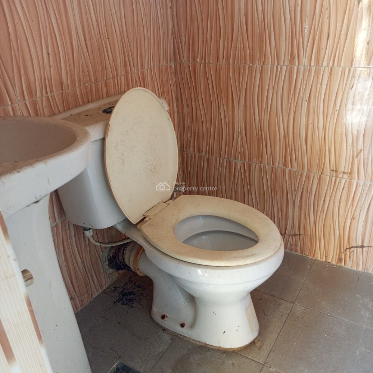 a Sharp and Serene 2bedroom Apartment (upstairs), Greenville Estate Badore Ajah-lekki, Badore, Ajah, Lagos, Flat / Apartment for Rent