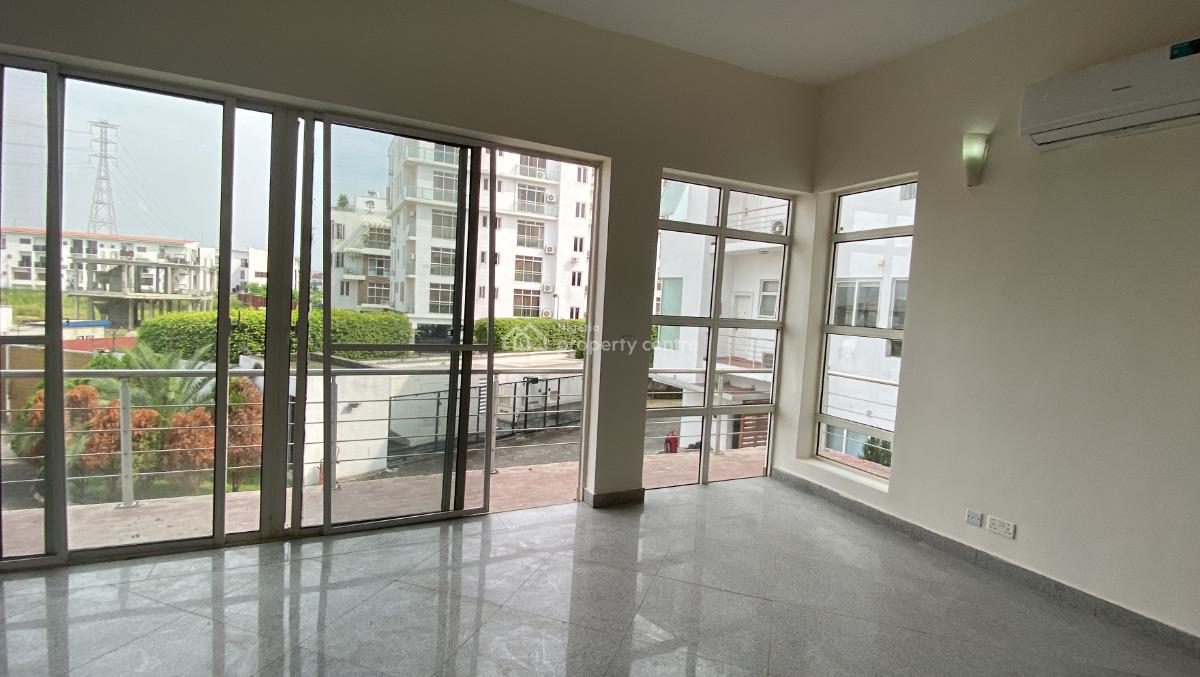 Serviced with 24 Hours Power Supply Waterfront View 3 Bedrooms Flat with an Enclosed Fitted Kitchen, Ikoyi, Lagos, Flat / Apartment for Rent