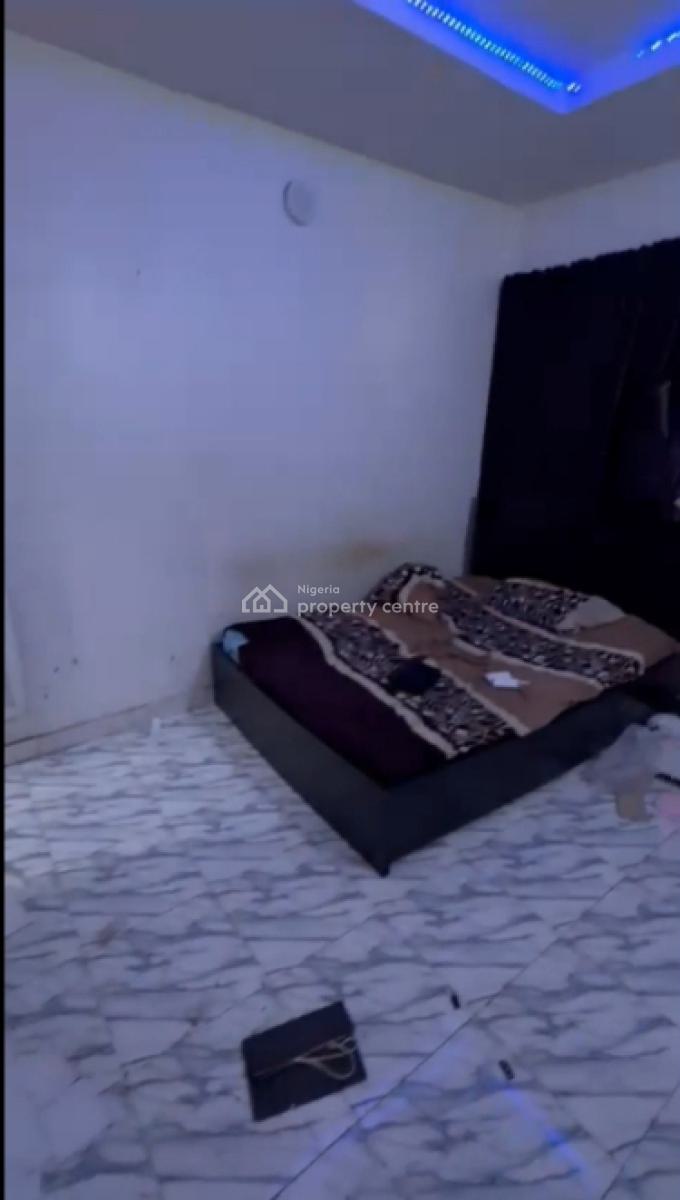 Decent Roomself  Upstairs, Off Pedro, Shomolu, Lagos, Self Contain (single Rooms) for Rent