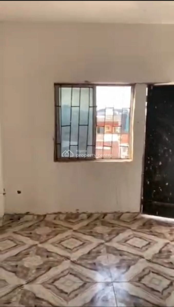 Standard Self Contain, Fola Agoro, Yaba, Lagos, Self Contain (single Rooms) for Rent