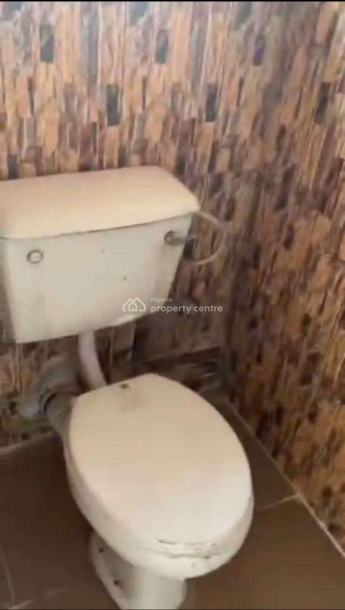 Standard Self Contain, Fola Agoro, Yaba, Lagos, Self Contain (single Rooms) for Rent