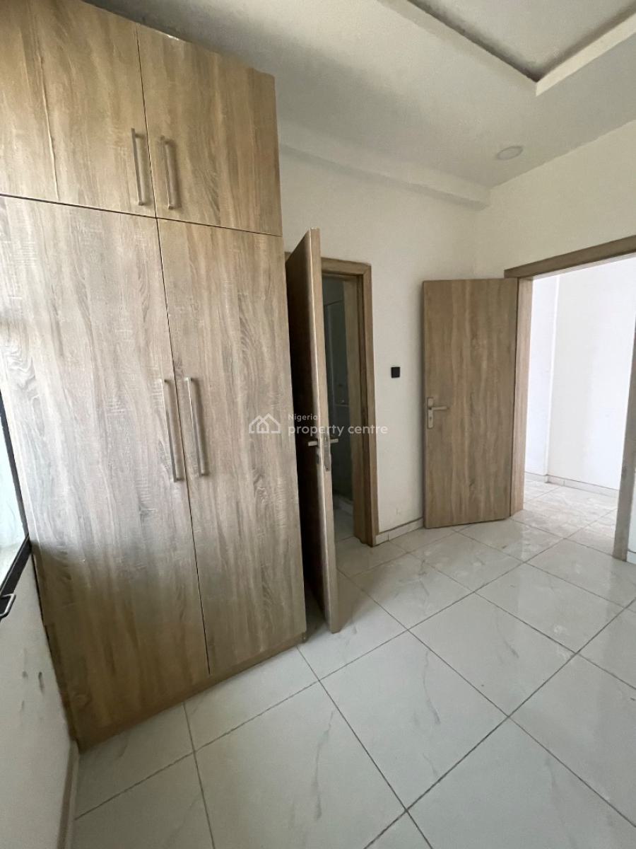 Massive 4 Bedroom Penthouse with an Elevator on Three Floors, Thomas Estate, Ajah, Lagos, Flat / Apartment for Sale