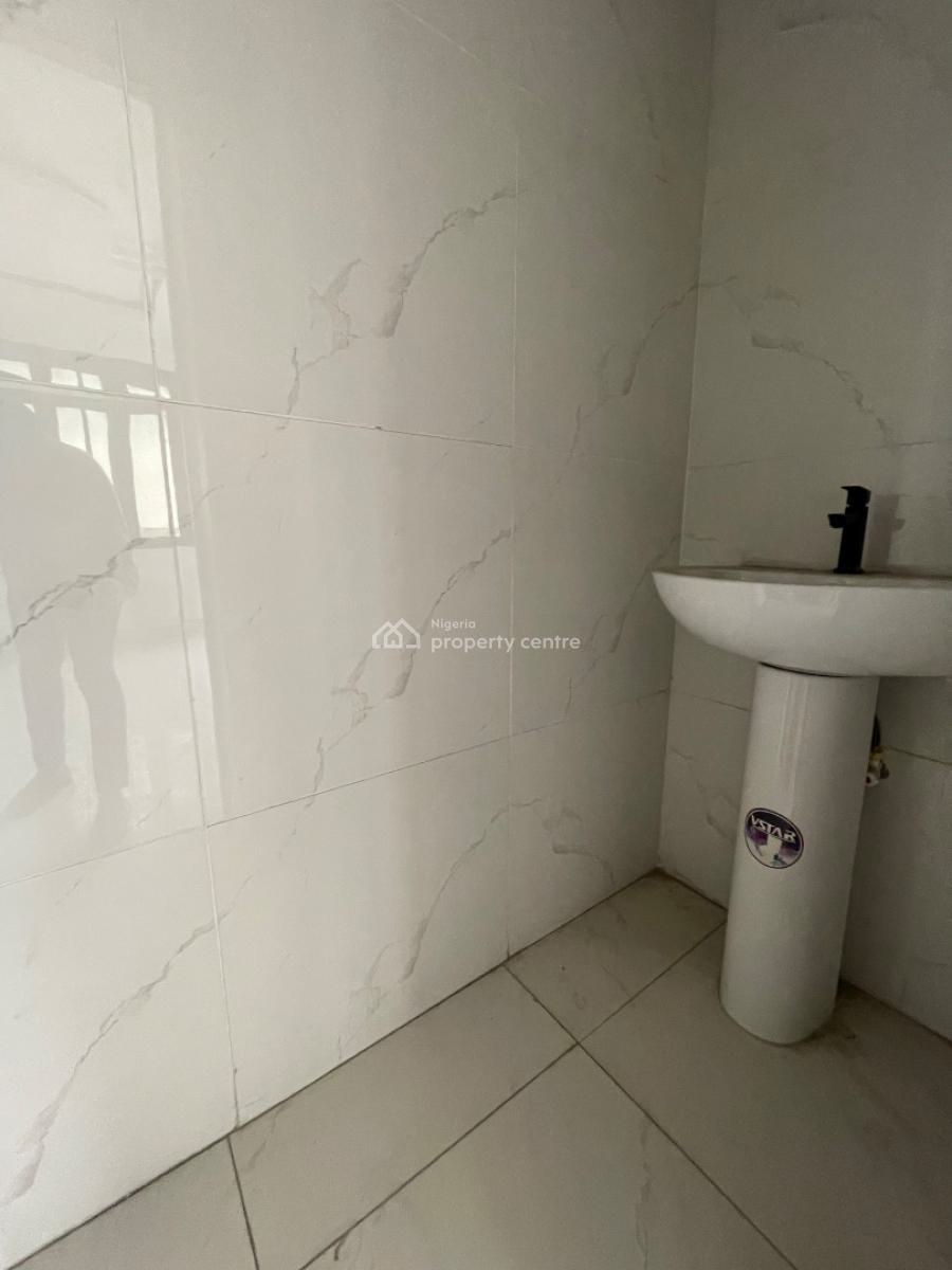 Massive 4 Bedroom Penthouse with an Elevator on Three Floors, Thomas Estate, Ajah, Lagos, Flat / Apartment for Sale