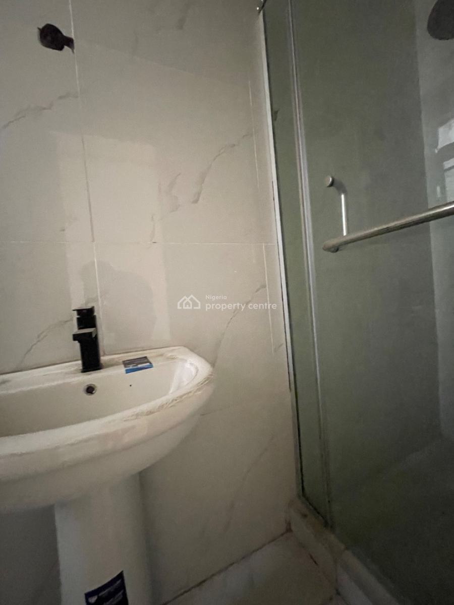 Massive 4 Bedroom Penthouse with an Elevator on Three Floors, Thomas Estate, Ajah, Lagos, Flat / Apartment for Sale