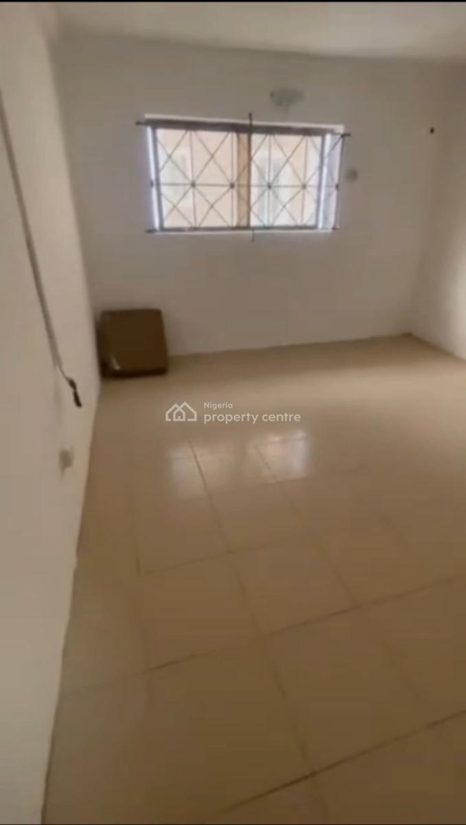 Spacious Renovated Standard  4 Bedroom Duplex with Bq, Akoka, Yaba, Lagos, Detached Duplex for Rent