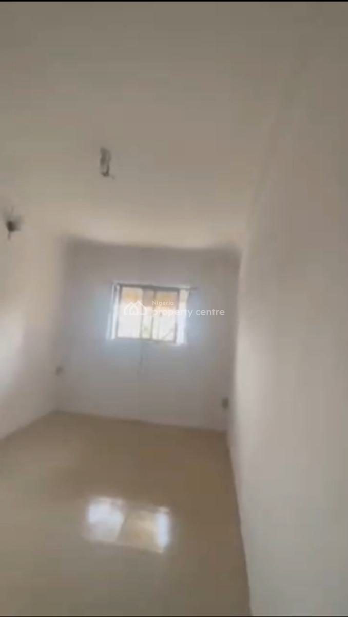 Spacious Renovated Standard  4 Bedroom Duplex with Bq, Akoka, Yaba, Lagos, Detached Duplex for Rent