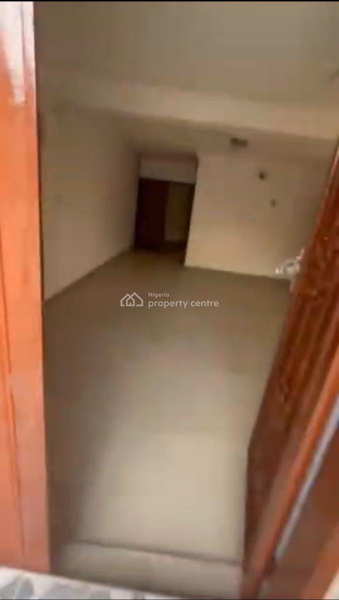 Spacious Renovated Standard  4 Bedroom Duplex with Bq, Akoka, Yaba, Lagos, Detached Duplex for Rent