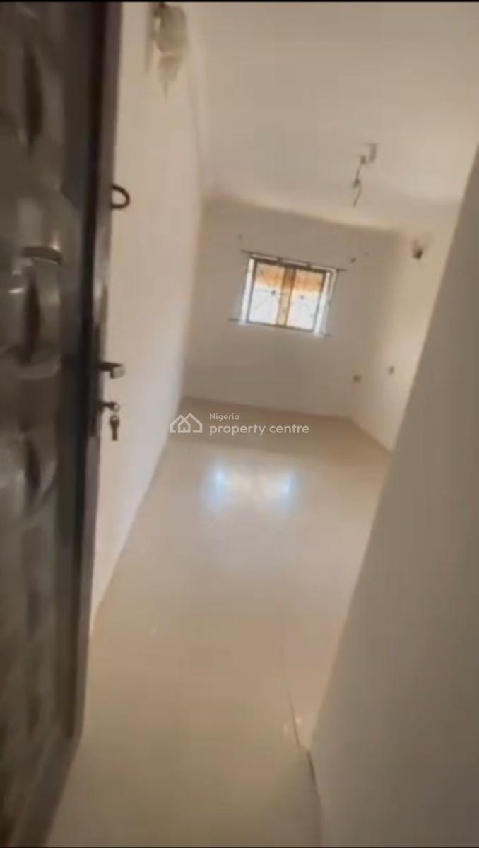 Spacious Renovated Standard  4 Bedroom Duplex with Bq, Akoka, Yaba, Lagos, Detached Duplex for Rent