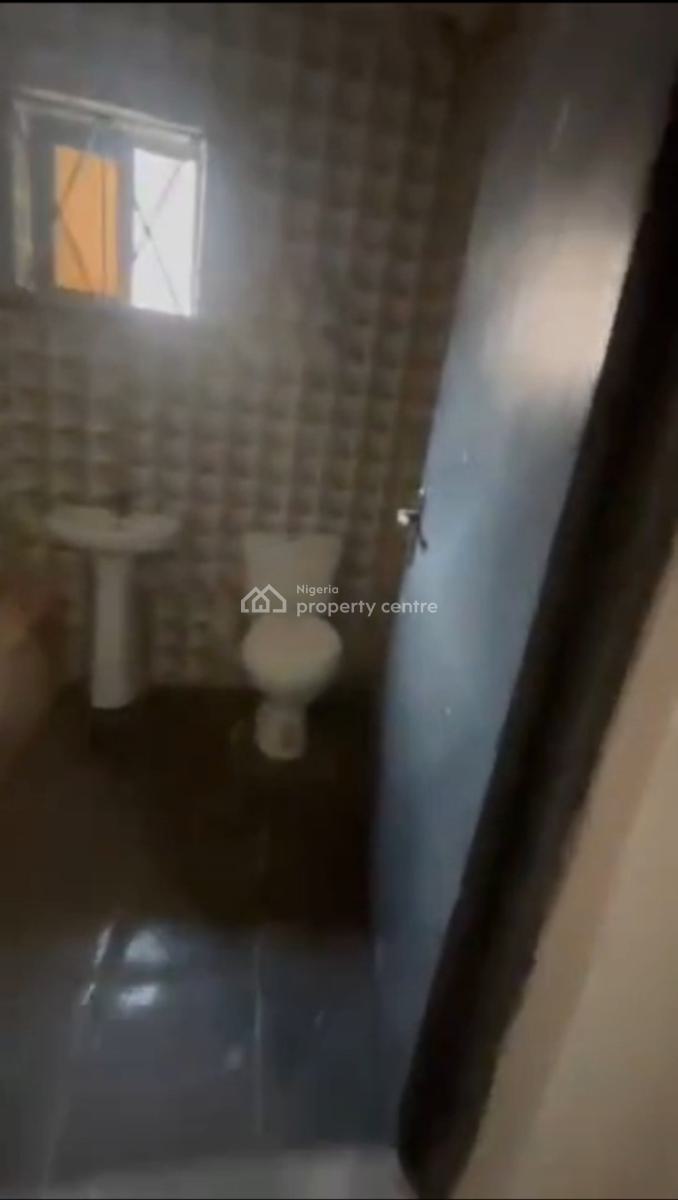 Spacious Renovated Standard  4 Bedroom Duplex with Bq, Akoka, Yaba, Lagos, Detached Duplex for Rent