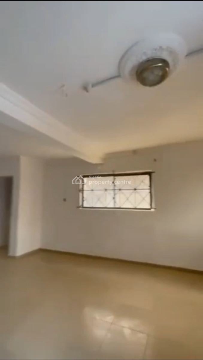 Spacious Renovated Standard  4 Bedroom Duplex with Bq, Akoka, Yaba, Lagos, Detached Duplex for Rent