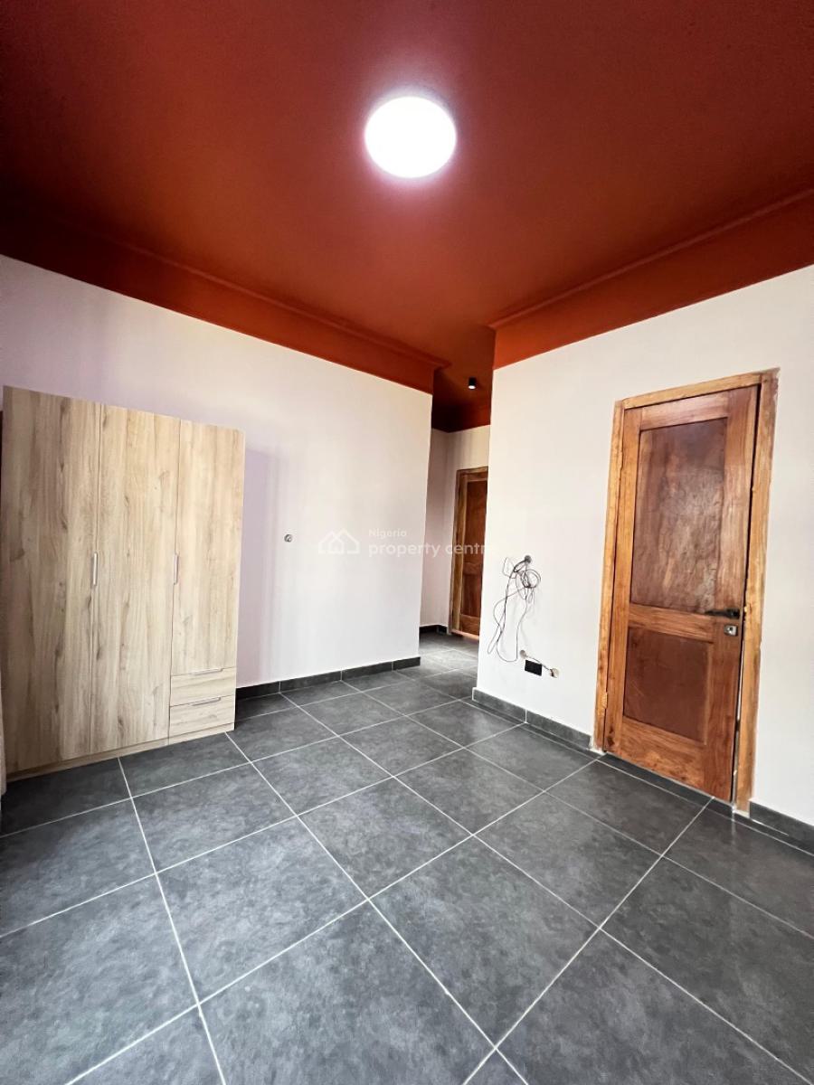 Exquisite 2 Bedroom Apartment with an Elevator Suitable for Investment, Lekki Phase 1, Lekki, Lagos, Flat / Apartment for Sale