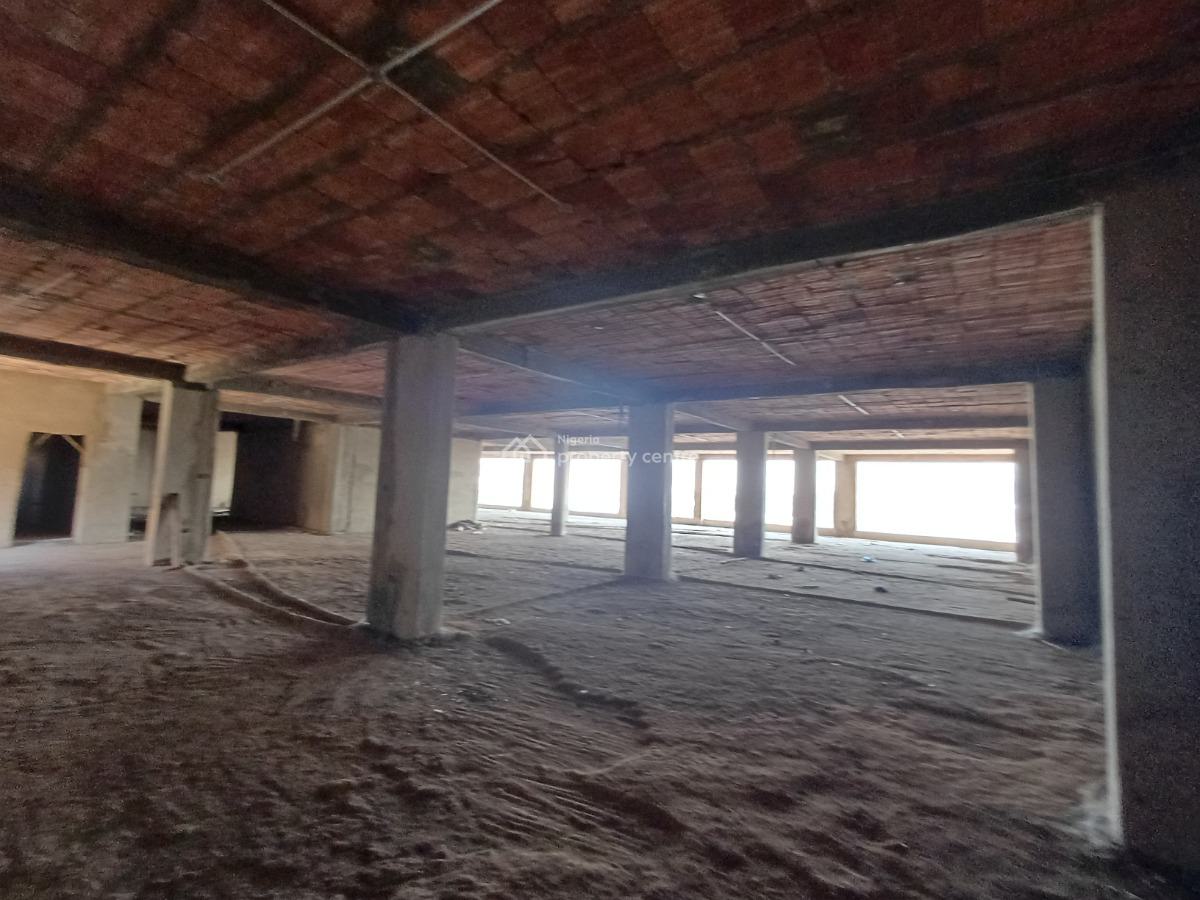 700sqm Shop / Office Space on The Second Floor in a Strategic Location, Wuse 2, Abuja, Shop for Rent