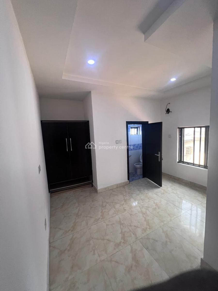 Spacious 2 Bedroom Apartments, Lekki Phase 1, Lekki, Lagos, Flat / Apartment for Rent