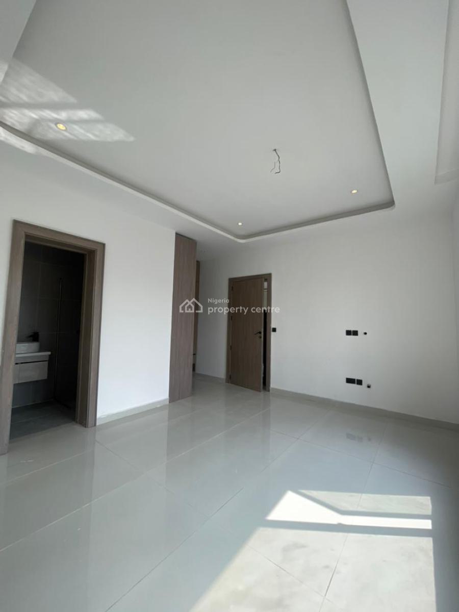 2 Bedroom Serviced Apartment, Lekki Phase 1, Lekki, Lagos, Block of Flats for Sale