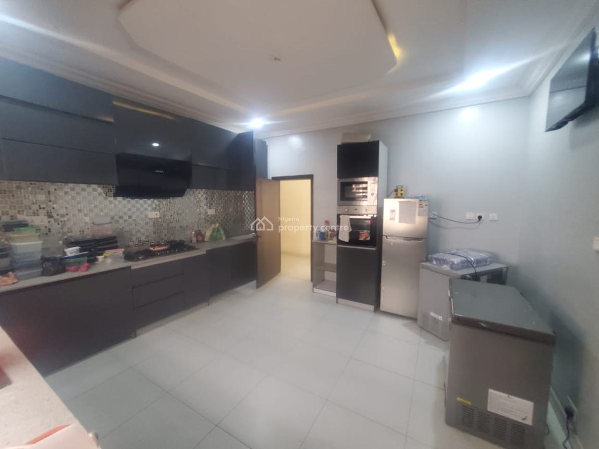 Spacious 3 Bedroom Apartment, Ologolo, Lekki, Lagos, Flat / Apartment for Sale