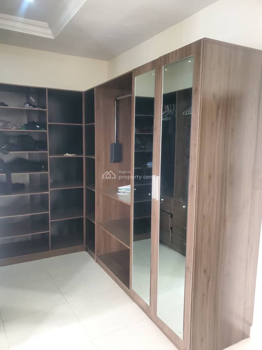 Spacious 3 Bedroom Apartment, Ologolo, Lekki, Lagos, Flat / Apartment for Sale