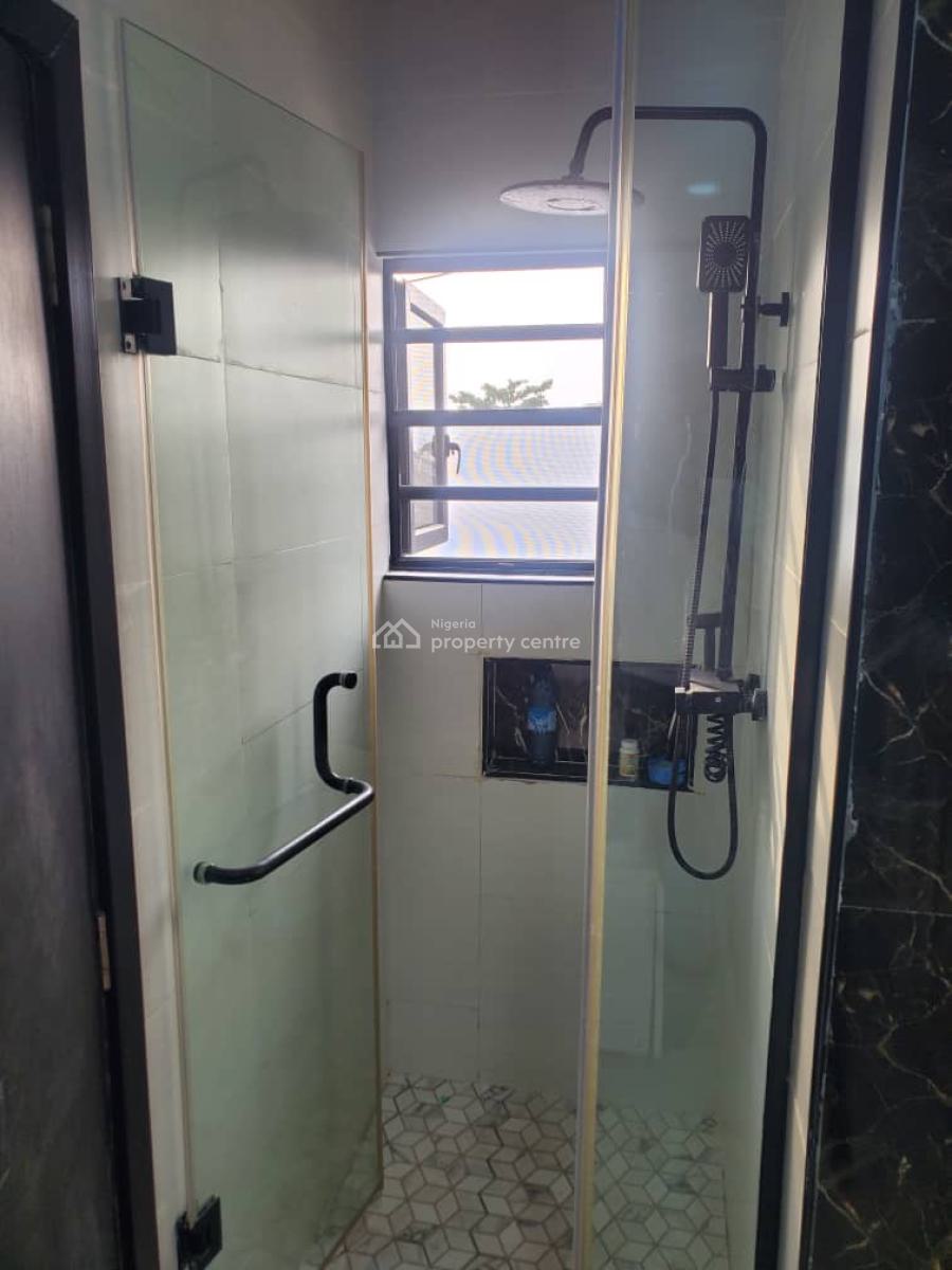 Spacious 3 Bedroom Apartment, Ologolo, Lekki, Lagos, Flat / Apartment for Sale