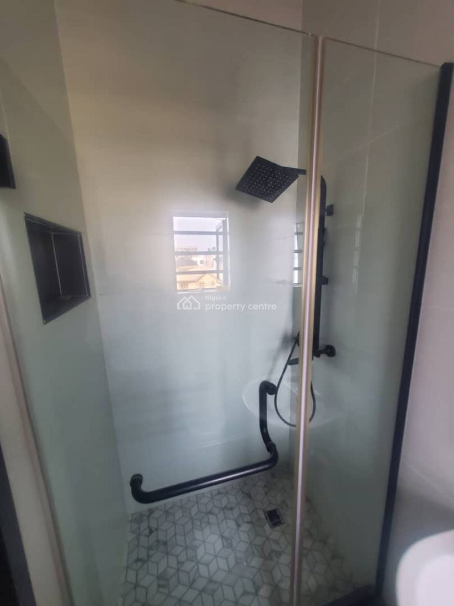 Spacious 3 Bedroom Apartment, Ologolo, Lekki, Lagos, Flat / Apartment for Sale