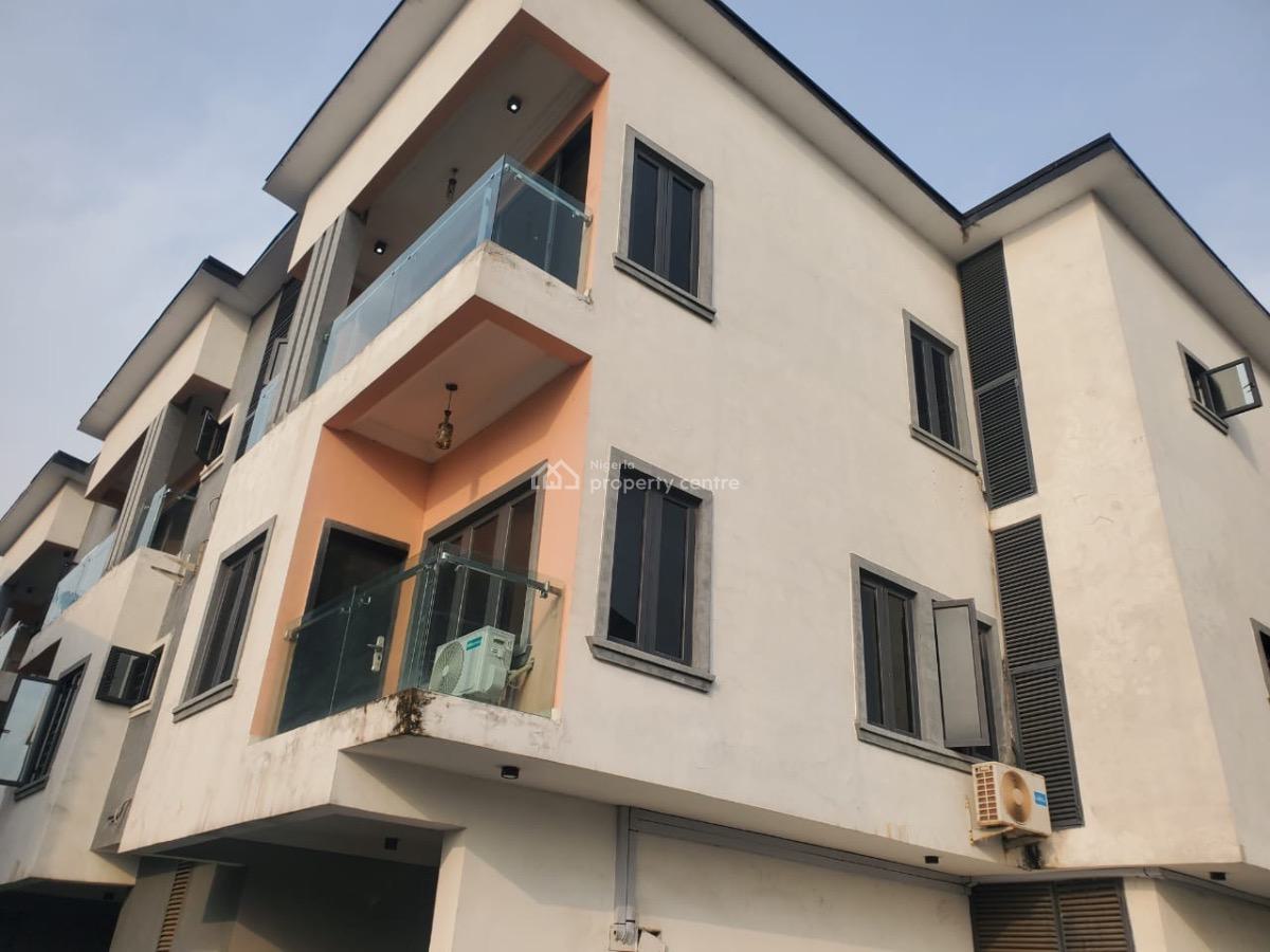Spacious 3 Bedroom Apartment, Ologolo, Lekki, Lagos, Flat / Apartment for Sale