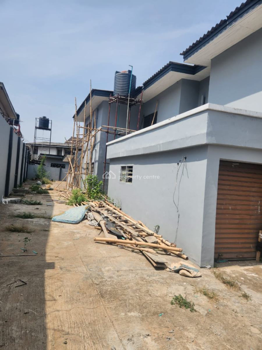 an Old 5 Bedroom Duplex in a Good Environment, Ikolaba Gra, Agodi, Ibadan, Oyo, Semi-detached Duplex for Sale
