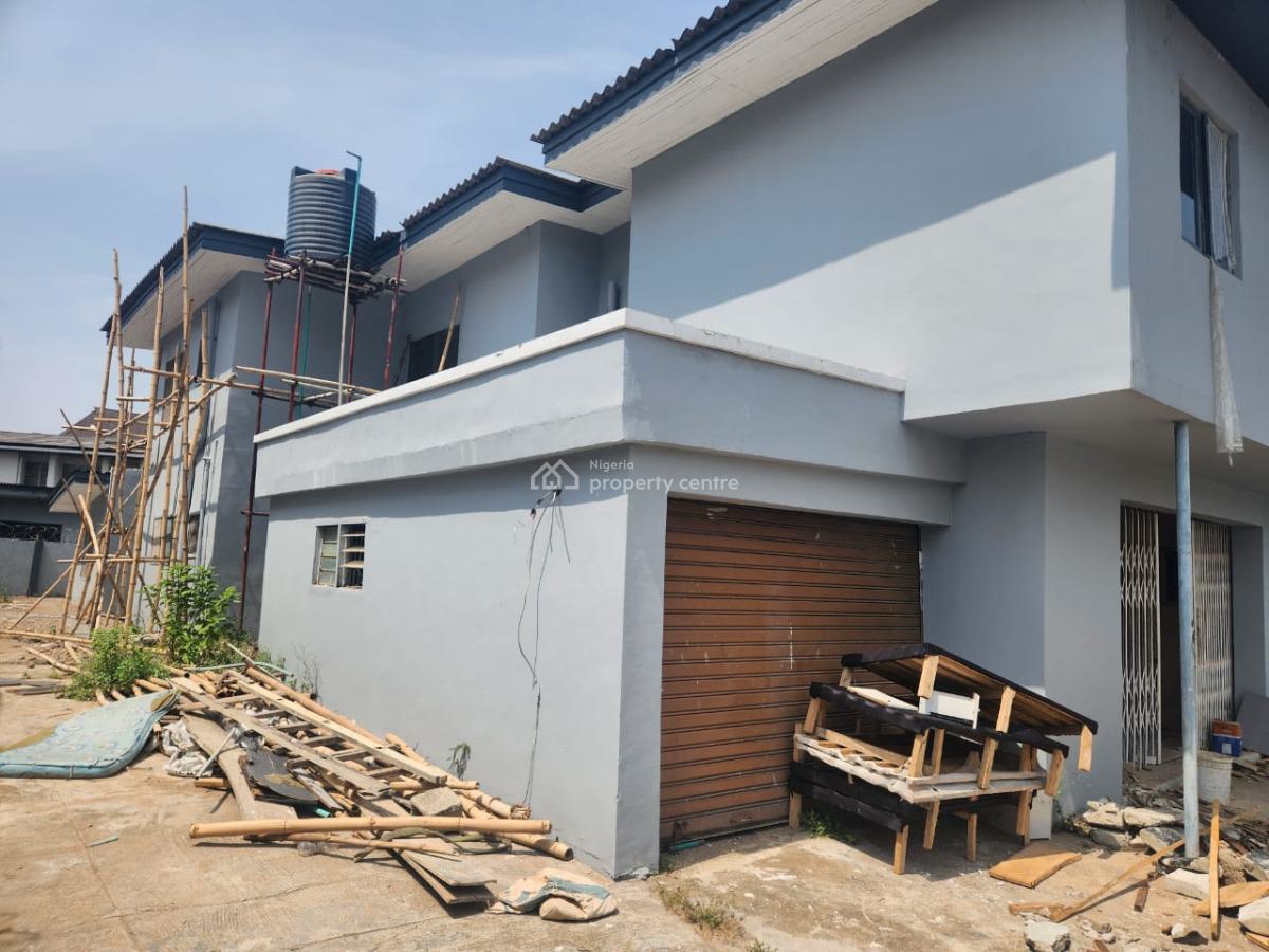 an Old 5 Bedroom Duplex in a Good Environment, Ikolaba Gra, Agodi, Ibadan, Oyo, Semi-detached Duplex for Sale