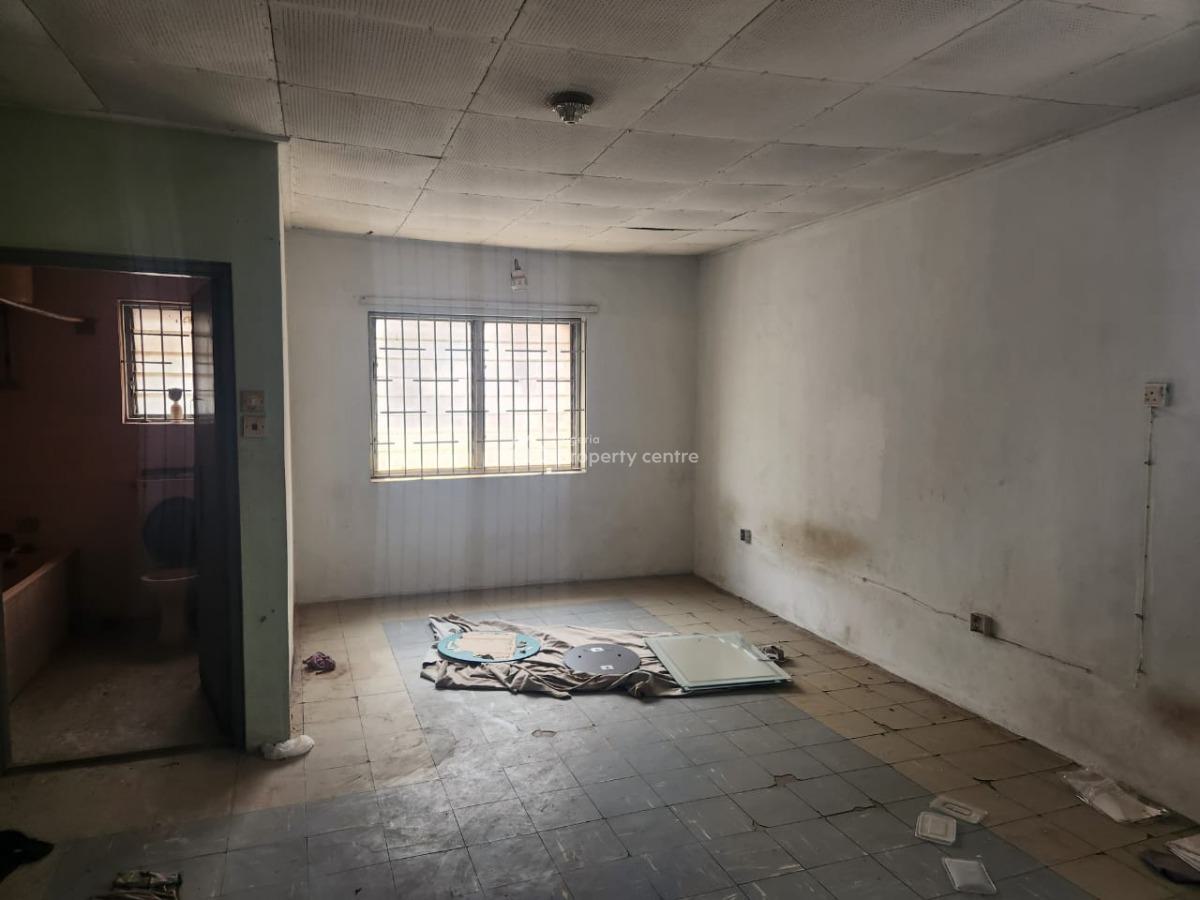 an Old 5 Bedroom Duplex in a Good Environment, Ikolaba Gra, Agodi, Ibadan, Oyo, Semi-detached Duplex for Sale