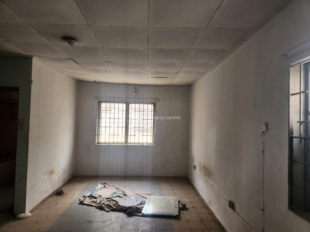 an Old 5 Bedroom Duplex in a Good Environment, Ikolaba Gra, Agodi, Ibadan, Oyo, Semi-detached Duplex for Sale