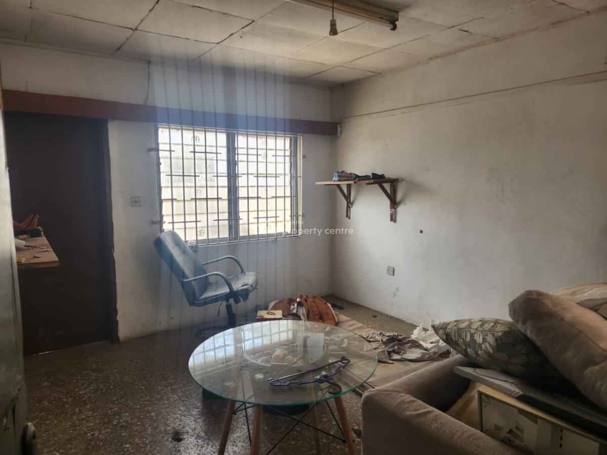 an Old 5 Bedroom Duplex in a Good Environment, Ikolaba Gra, Agodi, Ibadan, Oyo, Semi-detached Duplex for Sale