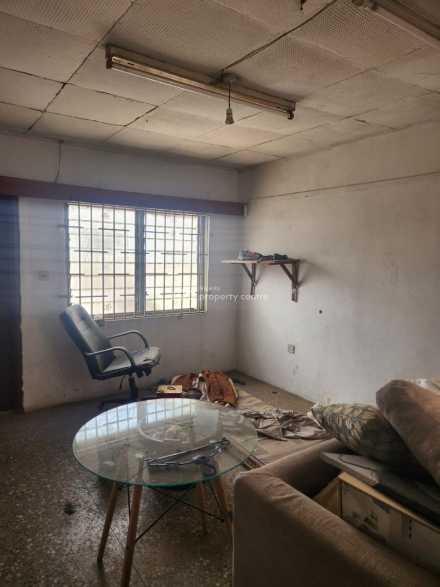 an Old 5 Bedroom Duplex in a Good Environment, Ikolaba Gra, Agodi, Ibadan, Oyo, Semi-detached Duplex for Sale