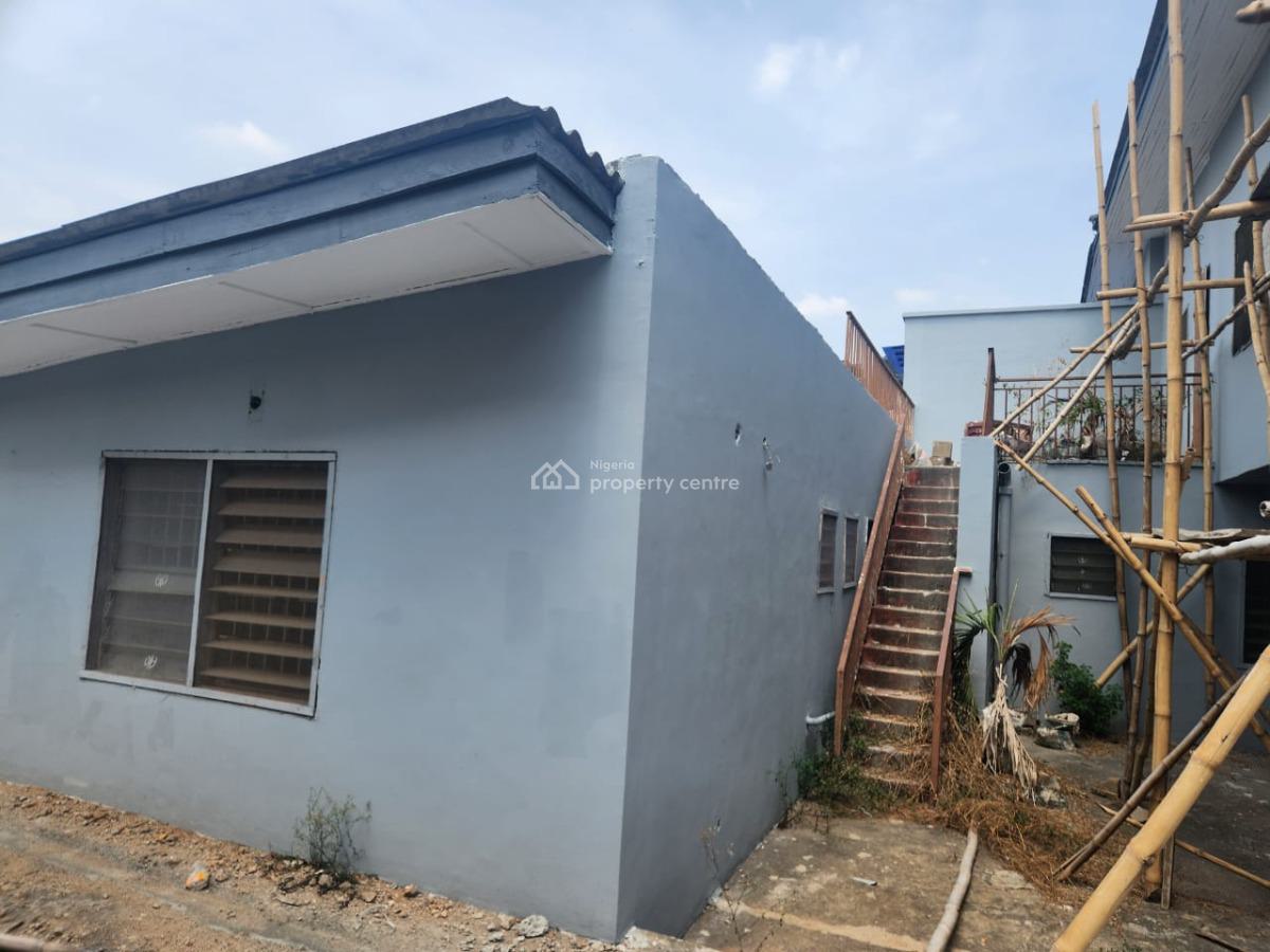 an Old 5 Bedroom Duplex in a Good Environment, Ikolaba Gra, Agodi, Ibadan, Oyo, Semi-detached Duplex for Sale