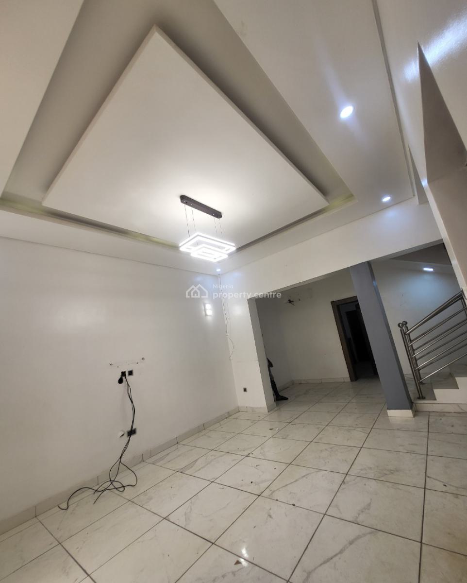 Luxurious Massive 4 Bedroom Terrace Duplex with Bq, By Amaka Plaza, Guzape District, Abuja, Flat / Apartment for Rent