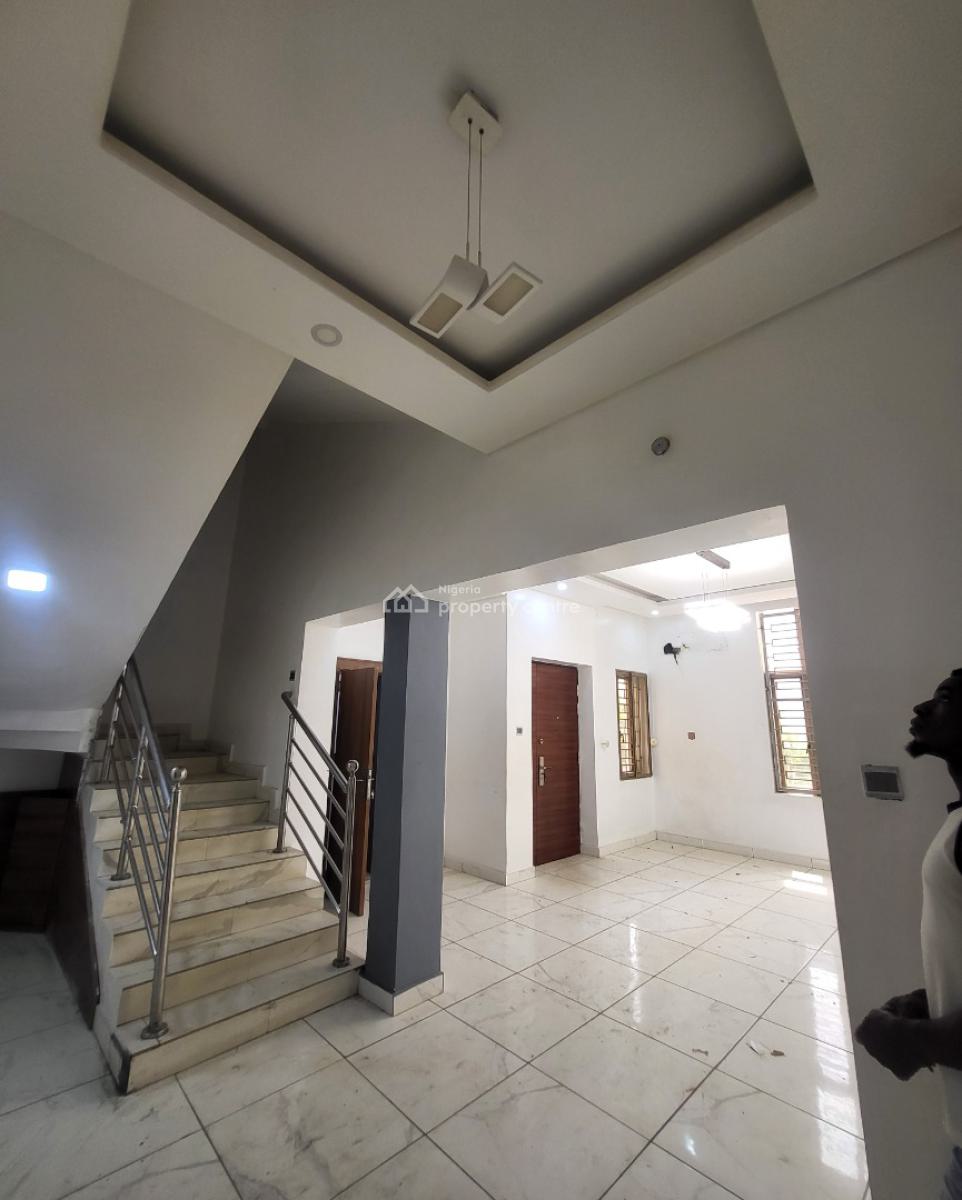 Luxurious Massive 4 Bedroom Terrace Duplex with Bq, By Amaka Plaza, Guzape District, Abuja, Flat / Apartment for Rent