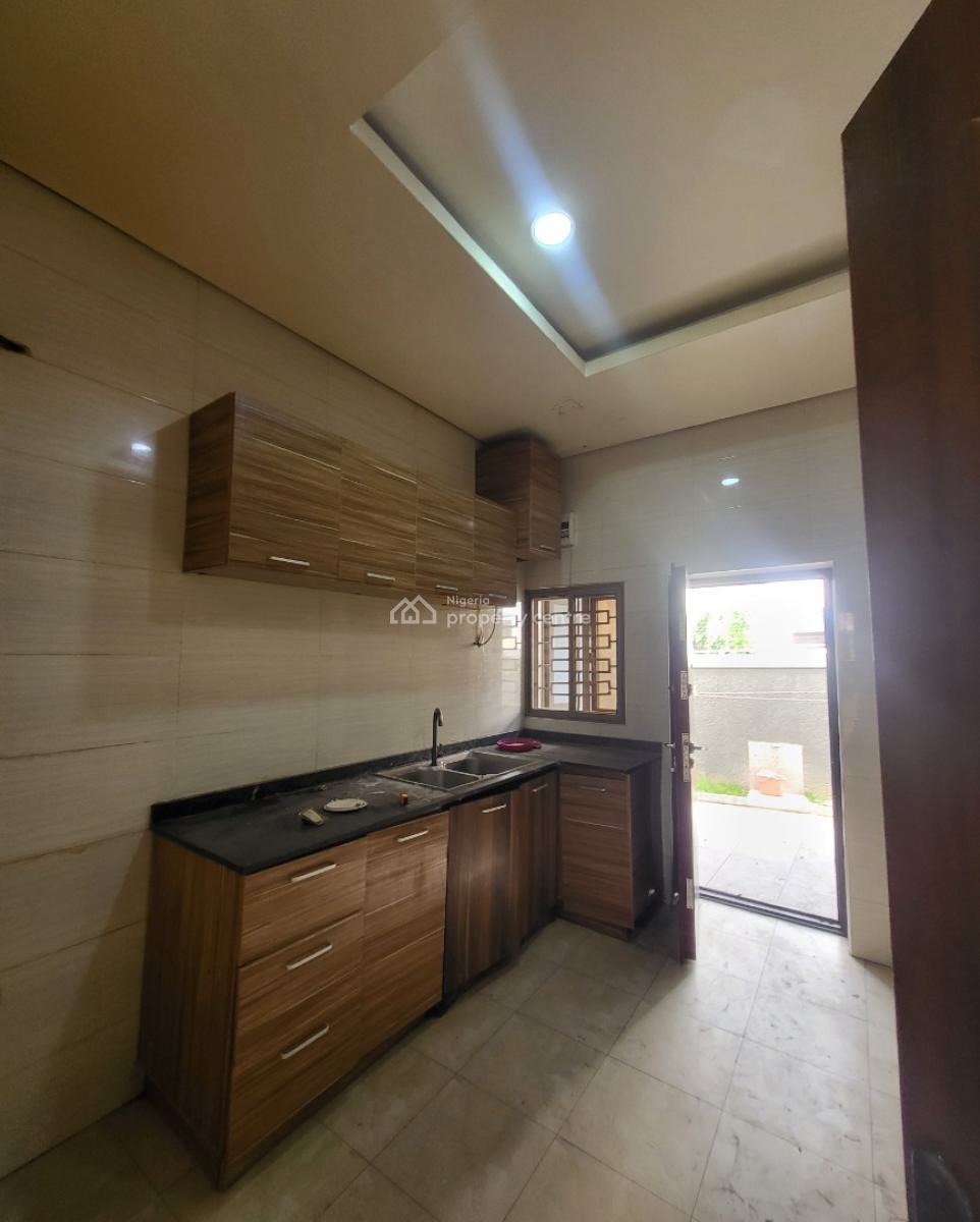 Luxurious Massive 4 Bedroom Terrace Duplex with Bq, By Amaka Plaza, Guzape District, Abuja, Flat / Apartment for Rent