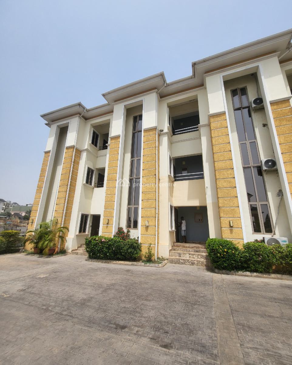 Luxurious Massive 4 Bedroom Terrace Duplex with Bq, By Amaka Plaza, Guzape District, Abuja, Flat / Apartment for Rent