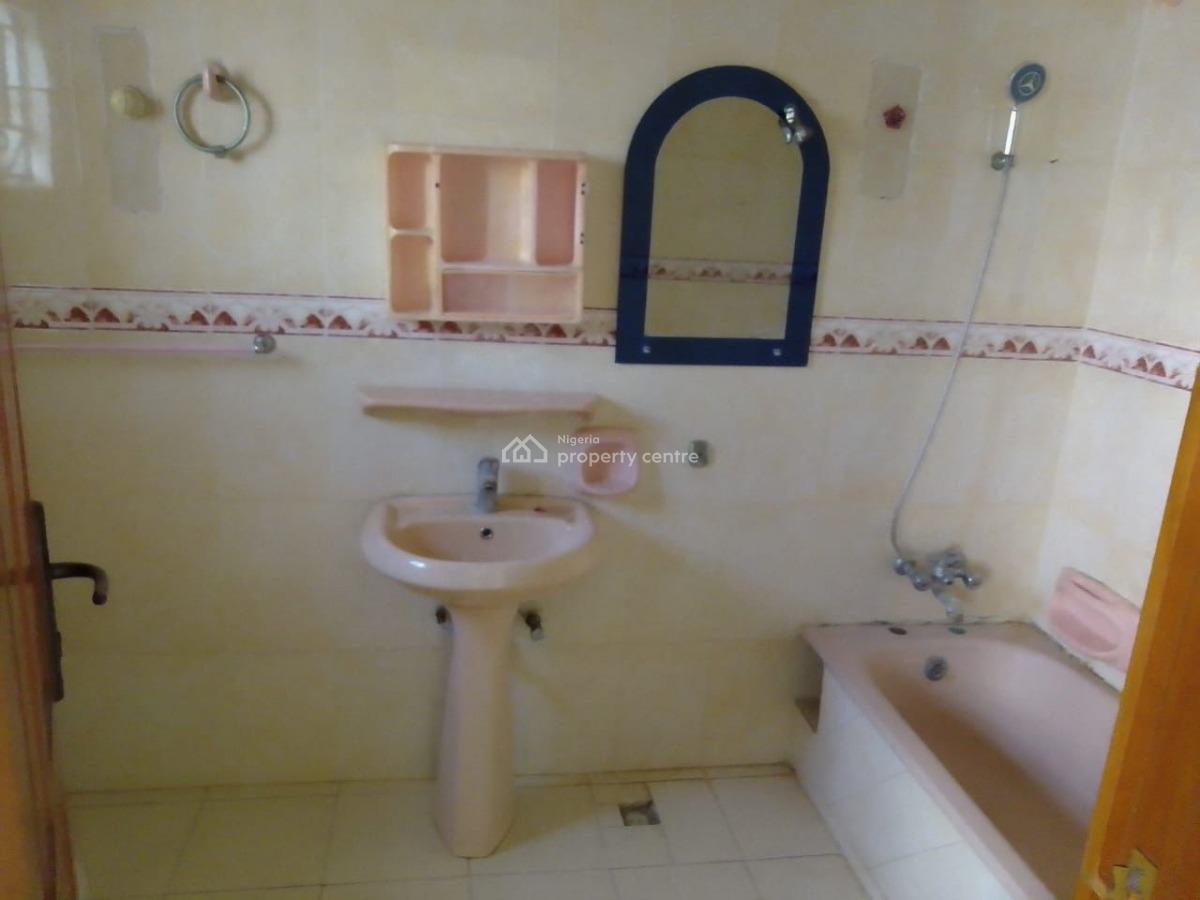 Well Maintained 4 Bedroom Semi Detached Duplex with 2 Rooms Bq, Lekki Phase 1, Lekki, Lagos, Semi-detached Duplex for Rent