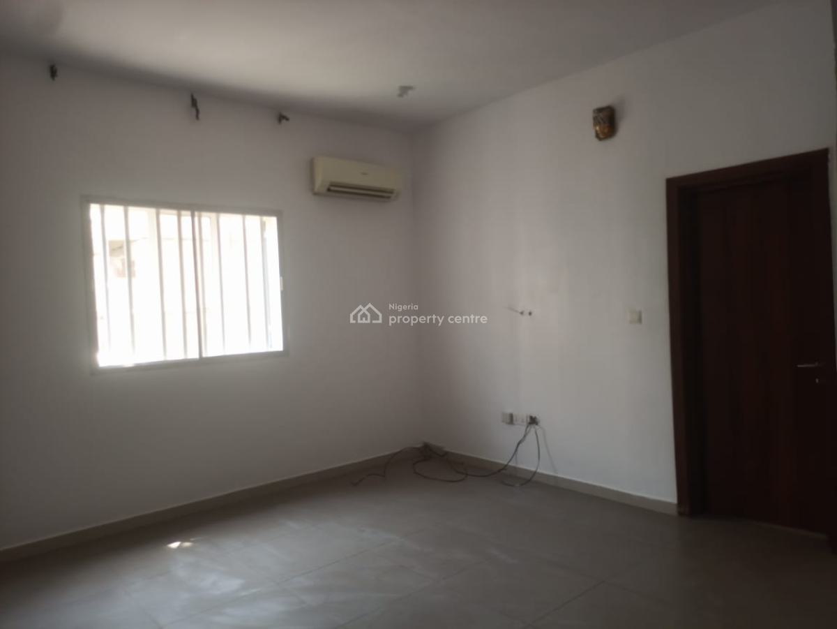 Spacious 3 Bedrooms Apartment, Lekki Phase 1, Lekki, Lagos, Flat / Apartment for Rent