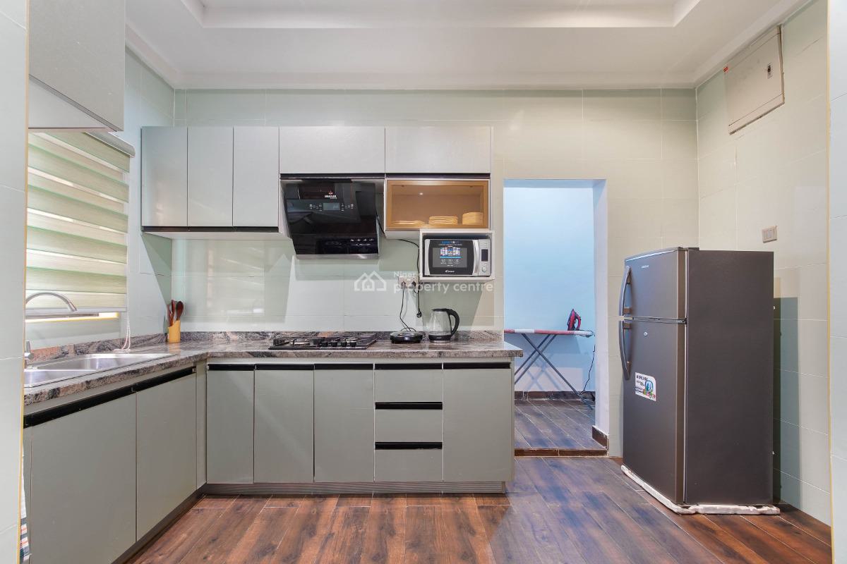 Spacious 3 Bedroom Apartment, Oregun, Ikeja, Lagos, Flat / Apartment Short Let