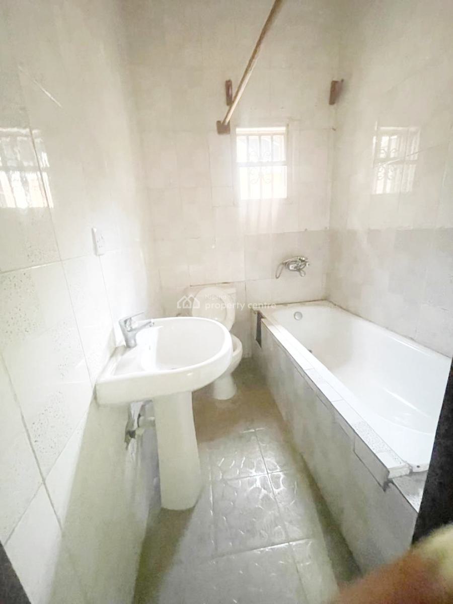 Luxury 3 Bedroom Flat, Gra Phase 1, Magodo, Lagos, Flat / Apartment for Rent