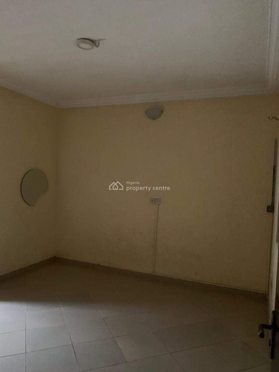 Well Maintained 2 Bedroom Flat, Lekki Phase 1, Lekki, Lagos, Flat / Apartment for Rent
