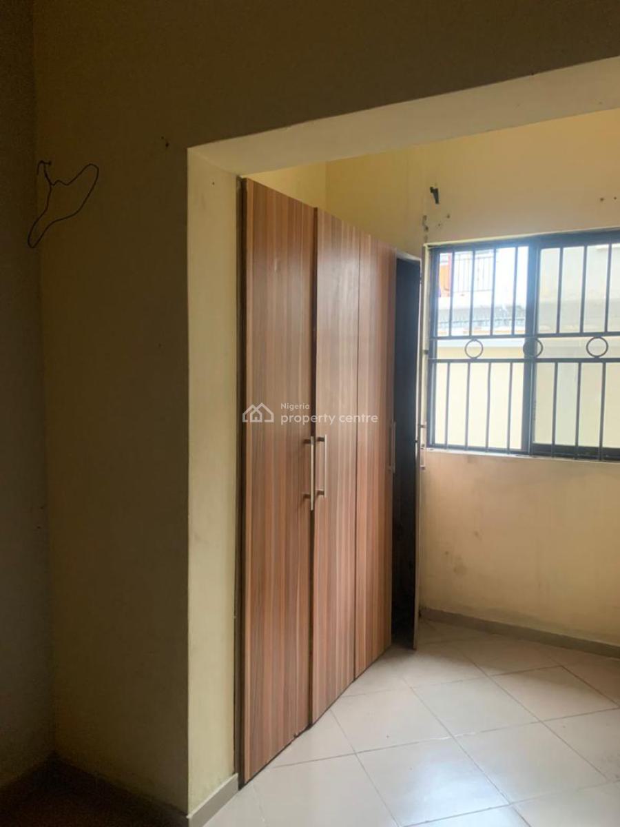 Well Maintained 2 Bedroom Flat, Lekki Phase 1, Lekki, Lagos, Flat / Apartment for Rent