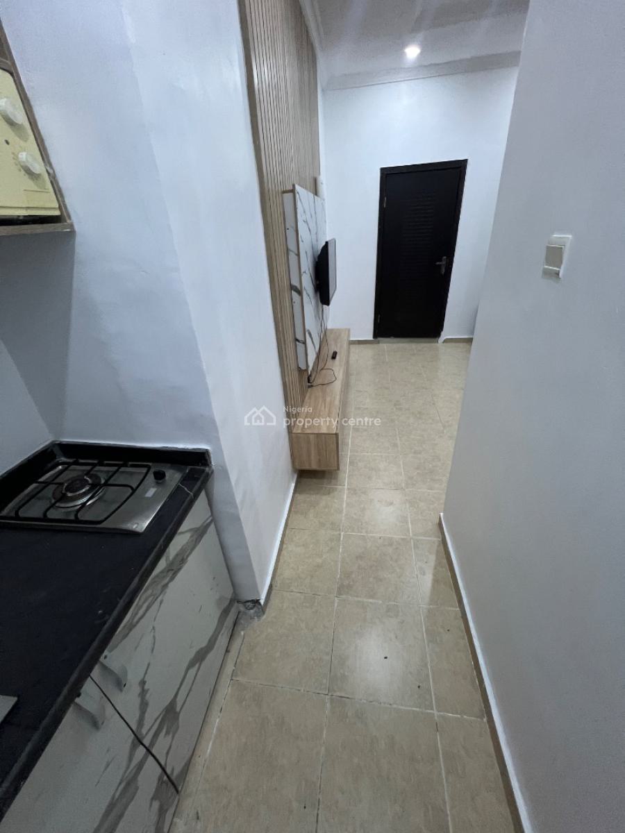 Partly Furnished and Fully Serviced Room & Parlour in Osapa London, Osapa London Estate, Osapa, Lekki, Lagos, Mini Flat (room and Parlour) for Rent