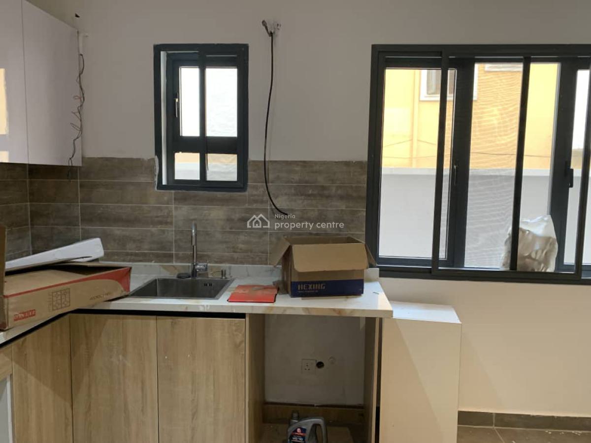 Spacious 1 Bedroom Fully Serviced with 24 Hours Light , Gym and Pool, Ologolo Lekki, Ologolo, Lekki, Lagos, Mini Flat (room and Parlour) for Rent