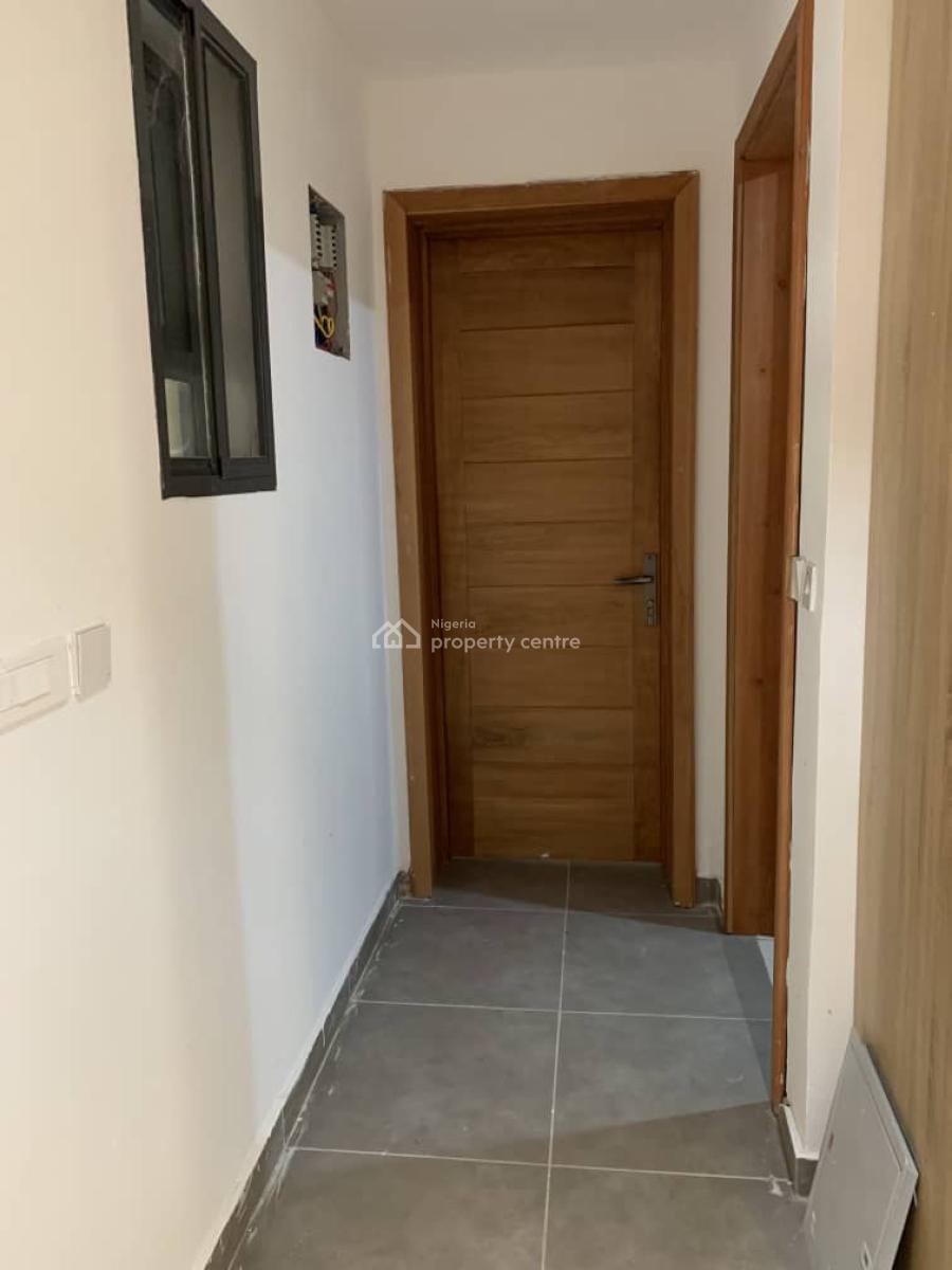 Spacious 1 Bedroom Fully Serviced with 24 Hours Light , Gym and Pool, Ologolo Lekki, Ologolo, Lekki, Lagos, Mini Flat (room and Parlour) for Rent