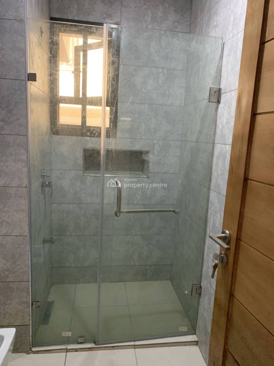 Spacious 1 Bedroom Fully Serviced with 24 Hours Light , Gym and Pool, Ologolo Lekki, Ologolo, Lekki, Lagos, Mini Flat (room and Parlour) for Rent