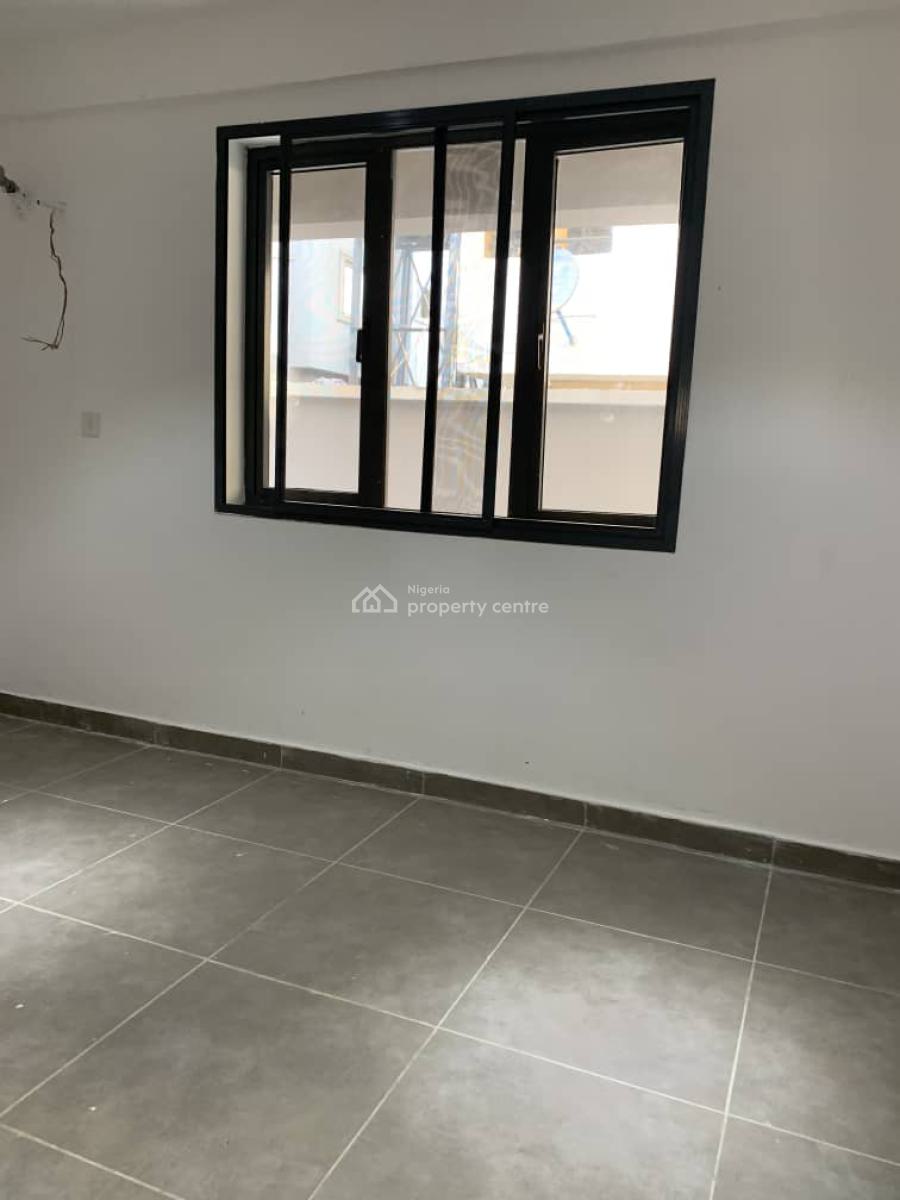 Spacious 1 Bedroom Fully Serviced with 24 Hours Light , Gym and Pool, Ologolo Lekki, Ologolo, Lekki, Lagos, Mini Flat (room and Parlour) for Rent