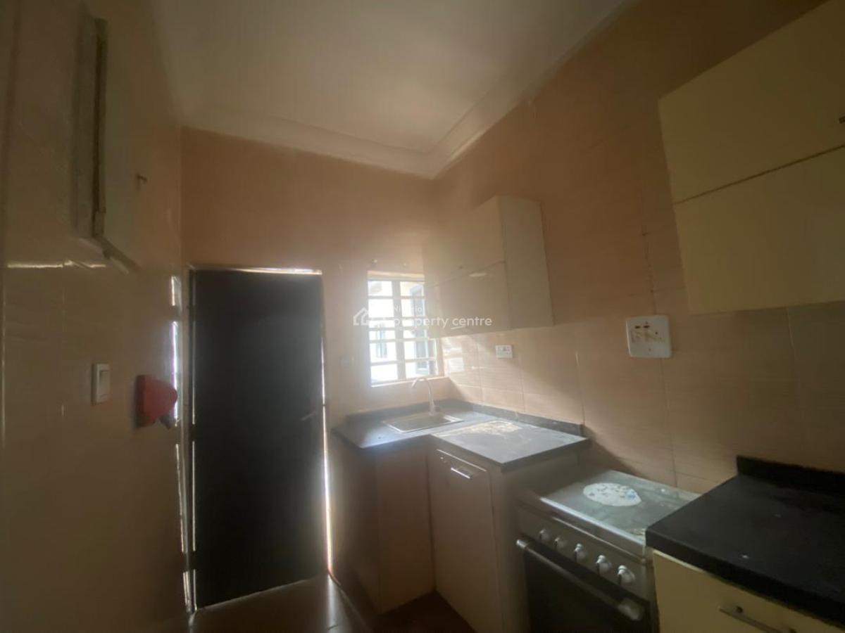 Well Spacious 2 Bedroom  Flat, Lekki County Road, Lekki, Lagos, Flat / Apartment for Rent
