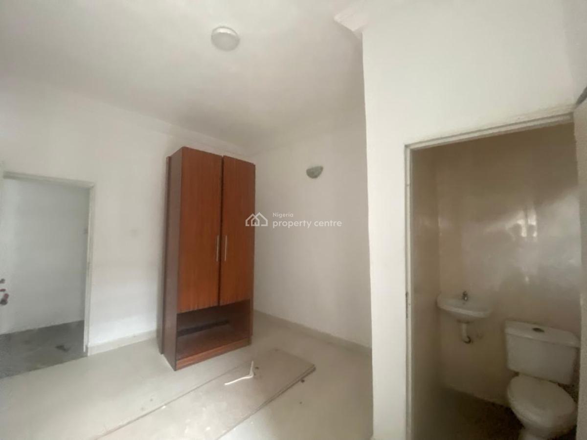 Well Spacious 2 Bedroom  Flat, Lekki County Road, Lekki, Lagos, Flat / Apartment for Rent
