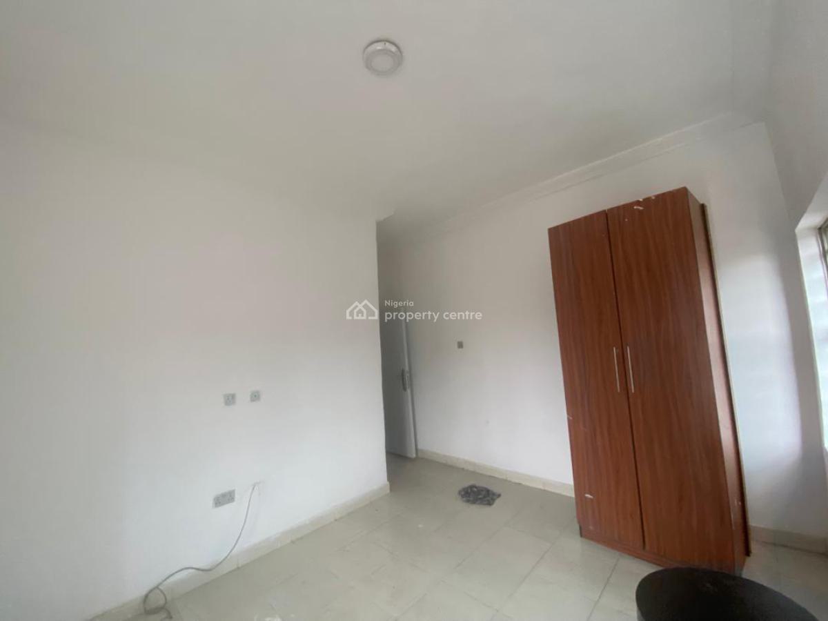 Well Spacious 2 Bedroom  Flat, Lekki County Road, Lekki, Lagos, Flat / Apartment for Rent