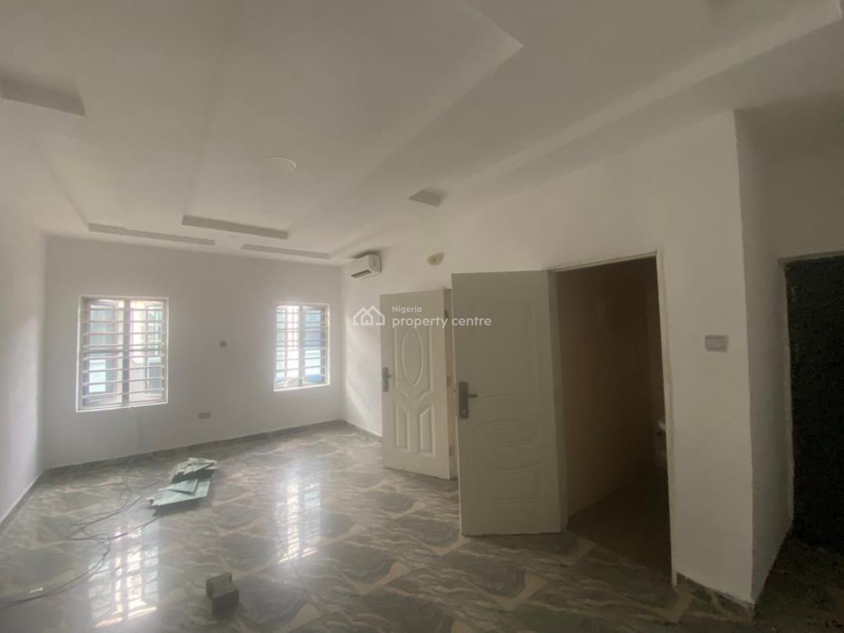 Well Spacious 2 Bedroom  Flat, Lekki County Road, Lekki, Lagos, Flat / Apartment for Rent